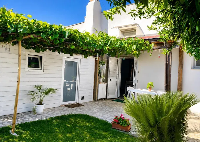 The Green House Suite & Apartment